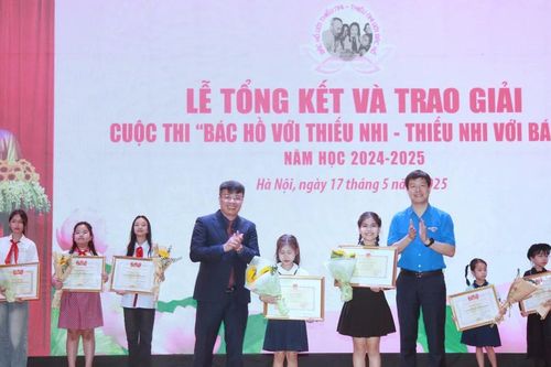 Trao giải Cuộc thi Bác Hồ với thiếu nhi - Thiếu nhi với Bác Hồ năm học 2024-2025