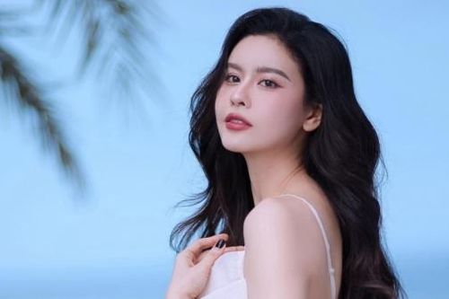 Sao Việt: Diễn viên Midu đẹp nên thơ; ca sĩ Quỳnh Anh khoe bờ vai quyến rũ
