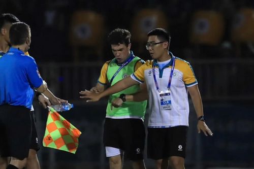 Hà Nội FC gửi kiến nghị VFF về công tác trọng tài ở trận gặp SLNA