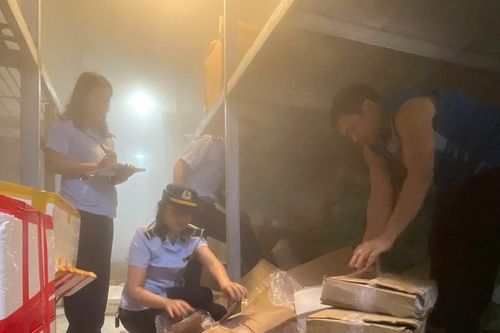 Quảng Ninh: Thu giữ hơn 2 tấn thực phẩm không rõ nguồn gốc