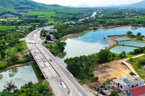 Cầu 'chống nạng gỗ' trên quốc lộ 1A qua Hà Tĩnh hiện ra sao?