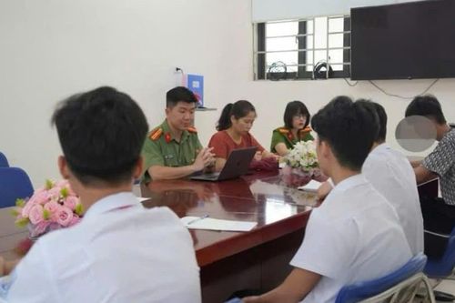Nam sinh bị đánh hội đồng ngay tại trường đến mức gãy xương sườn