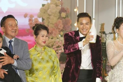 Hồ Quỳnh Hương đăng hình con trai 2 tuổi, chia sẻ điều đặc biệt sau đám cưới