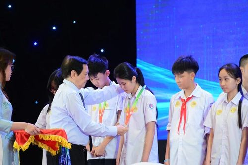 Trao giải Violympic vòng quốc gia cho gần 600 học sinh xuất sắc nhất