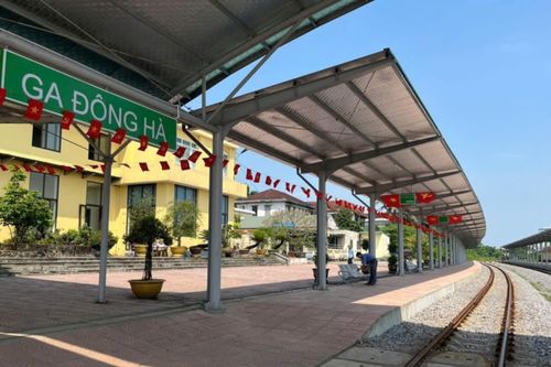 Mở tàu khách phục vụ công chức đi làm sau hợp nhất địa phương