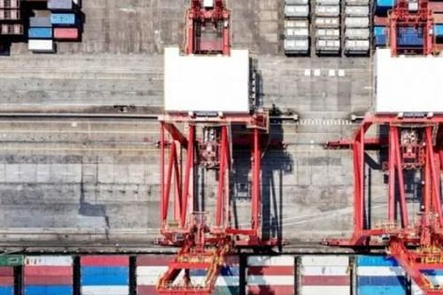 'Cơn sốt xuất khẩu' bùng nổ ở Trung Quốc, các doanh nghiệp tranh giành để tận dụng tối đa việc tạm dừng thuế quan