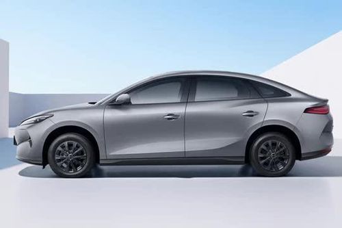 Xe sedan hạng C thiết kế cá tính, trang bị ấn tượng, giá ngang Hyundai Grand i10