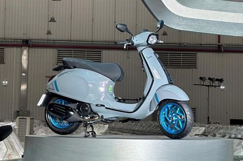 Vespa Primavera và Sprint mới ra mắt Việt Nam: Nâng cấp ít, tăng giá nhiều