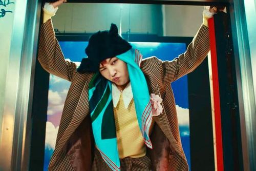 Chưa đến Việt Nam, G-Dragon đã gây sốt với loạt outfit được giới trẻ Việt thi nhau 'đu trend'