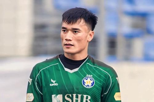 Ngược đời đội của thủ môn Bùi Tiến Dũng