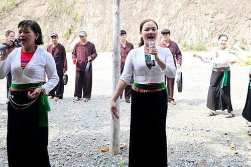 'Chúng tôi không cần sân khấu lớn, chỉ mong có chỗ để hát, truyền nghề'
