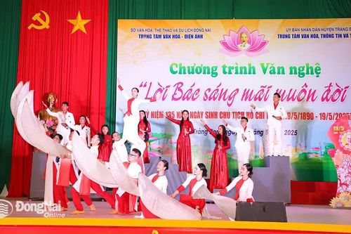 Tháng 5, nghe lại những ca khúc bất hủ về Người