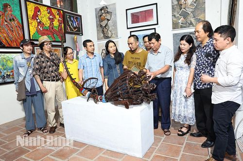 Triển lãm mỹ thuật 'Summer Art' tại Phố cổ Hoa Lư