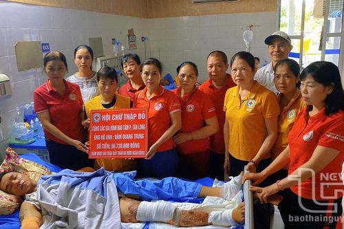 Trao gần 57 triệu đồng hỗ trợ nạn nhân gặp tai nạn rủi ro