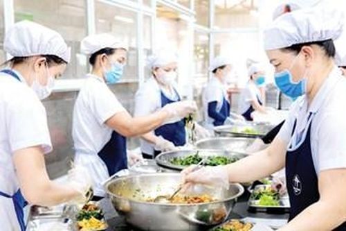 Chuyện từ các bếp ăn tập thể