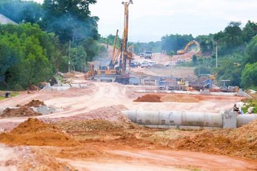 Toàn cảnh công trình đường trăm tỷ đồng ở Quảng Trị sau hơn 2 tháng thay nhà thầu