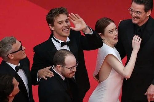 Nữ diễn viên Emma Stone bị ong tấn công trên thảm đỏ Liên hoan phim Cannes 2025