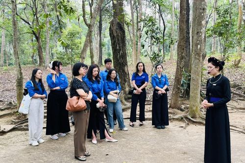 Đoàn Thanh niên NHTW: Hành trình về nơi nguồn cội