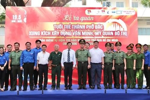 Tuổi trẻ TP Hồ Chí Minh ra quân xây dựng mỹ quan đô thị và góp ý dự thảo Hiến pháp