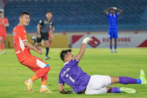 Bùi Tiến Dũng kiên cường, Đà Nẵng đánh bại Quảng Nam