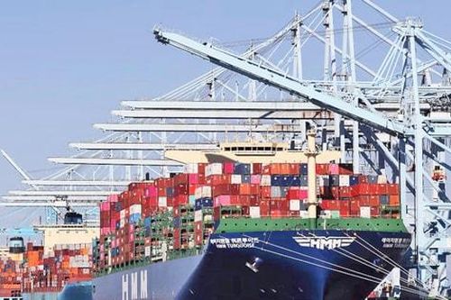 Hàng hóa đổ về Hoa Kỳ khi thuế quan nới lỏng:Tranh thủ khe cửa hẹp