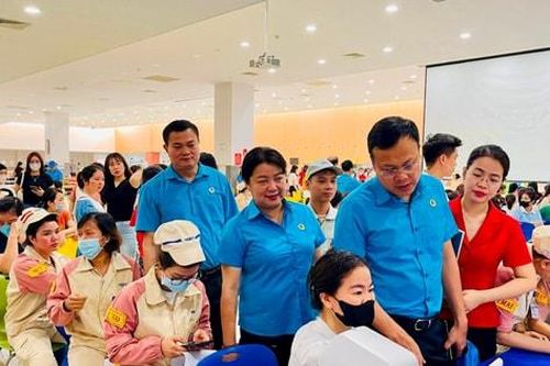 Tầm soát ung thư, khám sức khỏe miễn phí cho 600 nữ công nhân
