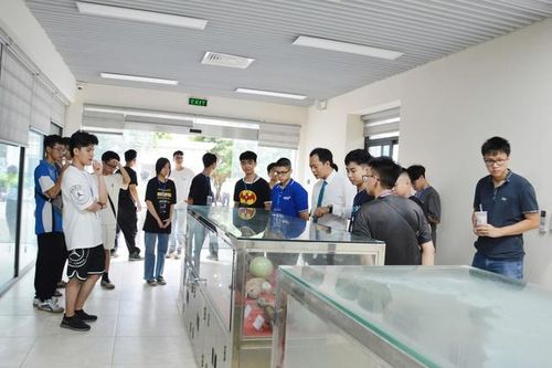 Mở cửa loạt cơ sở nghiên cứu khoa học để người dân tham quan