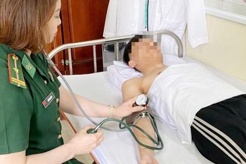 Tắm biển lúc sáng sớm, nam sinh viên gặp nạn và được bộ đội biên phòng cứu sống