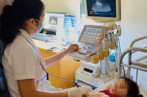 Thói quen nướng cua đá ăn, bé gái 4 tuổi đồng nhiễm nhiều loại giun sán gan, phổi