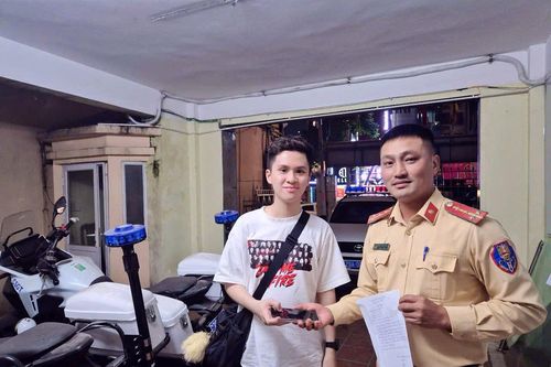 Người phụ nữ có hành động ý nghĩa sau khi nhặt được tài sản giá trị trên đường Hoàng Minh Giám