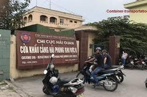 Nhận tiền 'tiếp tay' cho buôn lậu, 14 cựu cán bộ, công chức hải quan bị truy tố