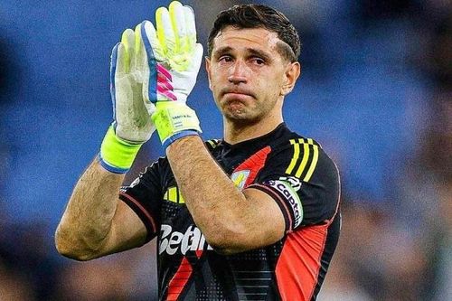 MU tính gây sốc với Emiliano Martinez