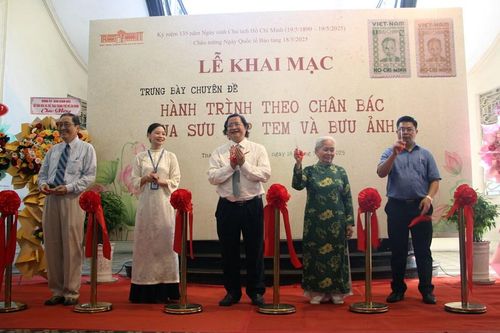 Ký ức Chủ tịch Hồ Chí Minh qua tem và bưu ảnh