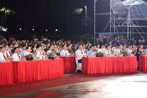 Lãnh đạo Đảng, Nhà nước dự chương trình nghệ thuật đặc biệt 'Người là Hồ Chí Minh'