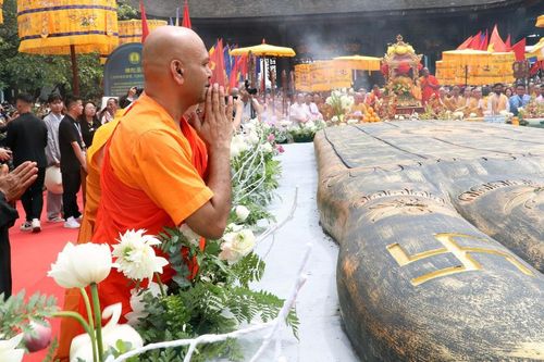 'Dấu chân Phật Đà' tại chùa Tam Chúc - biểu tượng Phật tích lần đầu tiên tại Việt Nam