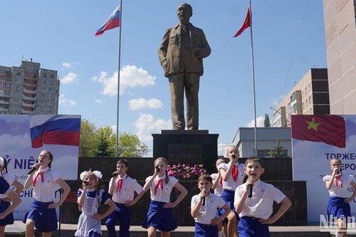 Kỷ niệm 135 năm Ngày sinh Chủ tịch Hồ Chí Minh tại thành phố quê hương V.I.Lênin