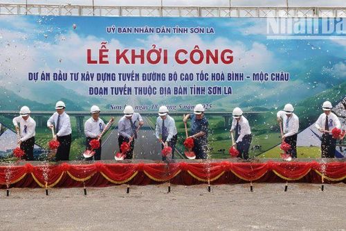 Khởi công tuyến đường bộ cao tốc Hòa Bình-Mộc Châu