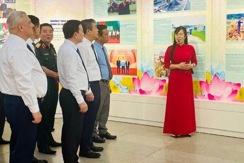 'Những tấm gương bình dị mà cao quý' vinh danh 135 tấm gương tiêu biểu