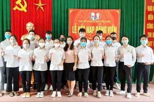 Tăng sinh lực cho Đảng từ thế hệ trẻ