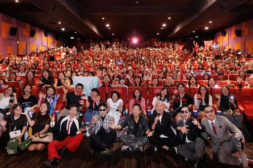 'Mưa lửa' tung hoành rạp, khán giả hào hứng và 'lụy phim'