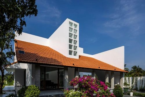 Nhà ngói đỏ yên bình giữa làng quê quen thuộc