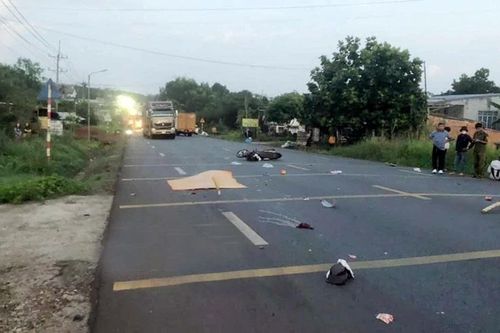 Sau va chạm, nam thanh niên bị xe tải cán tử vong