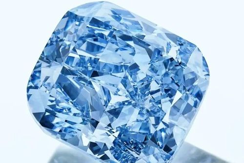 Cận cảnh viên kim cương xanh quý hiếm đấu giá gần 500 tỷ