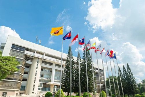 Thêm 12 giáo sư quốc tế thỉnh giảng tại Đại học Quốc gia TPHCM