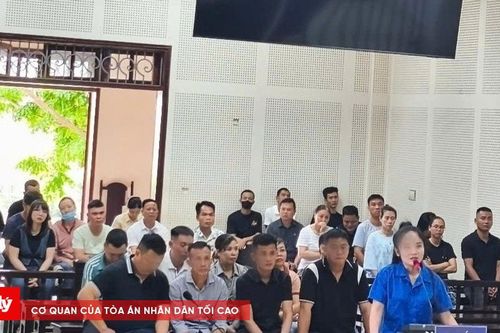 Xét xử 10 bị cáo tội đánh bạc