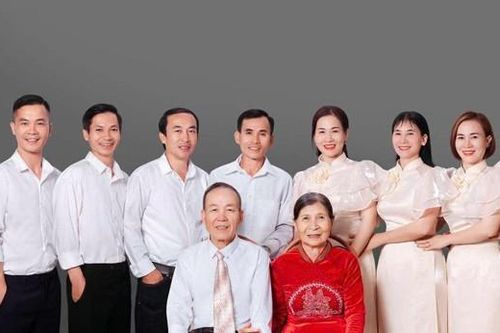 Vợ chồng ở Thanh Hóa có 10 con, 40 cháu chắt, mỗi lần tụ họp đông như hội