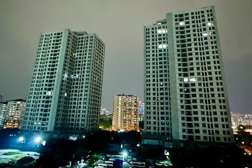 Đèn tắt triền miên ở chung cư bên sông Tô Lịch; 'thổi' giá đất ga Metro Hòa Lạc