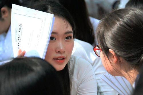 Giành tấm vé du học, học sinh và phụ huynh chưa thể 'thở phào'