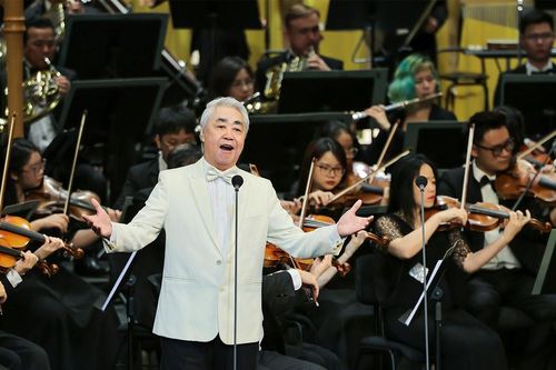 NSND Quang Thọ hát live với dàn nhạc ở tuổi 75 khiến khán giả nể phục