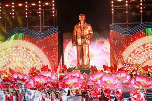 Công ty Điện lực Nghệ An đảm bảo cung ứng điện phục vụ tốt các hoạt động Lễ hội Làng Sen năm 2025